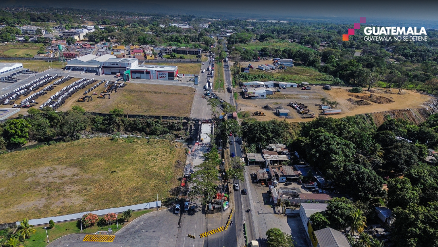 El puente Limoncillo es parte de los primeros trabajos en el kilómetro 61 de la autopista de Escuintla a Puerto Quetzal. (Foto Prensa Libre: Juan Diego González)