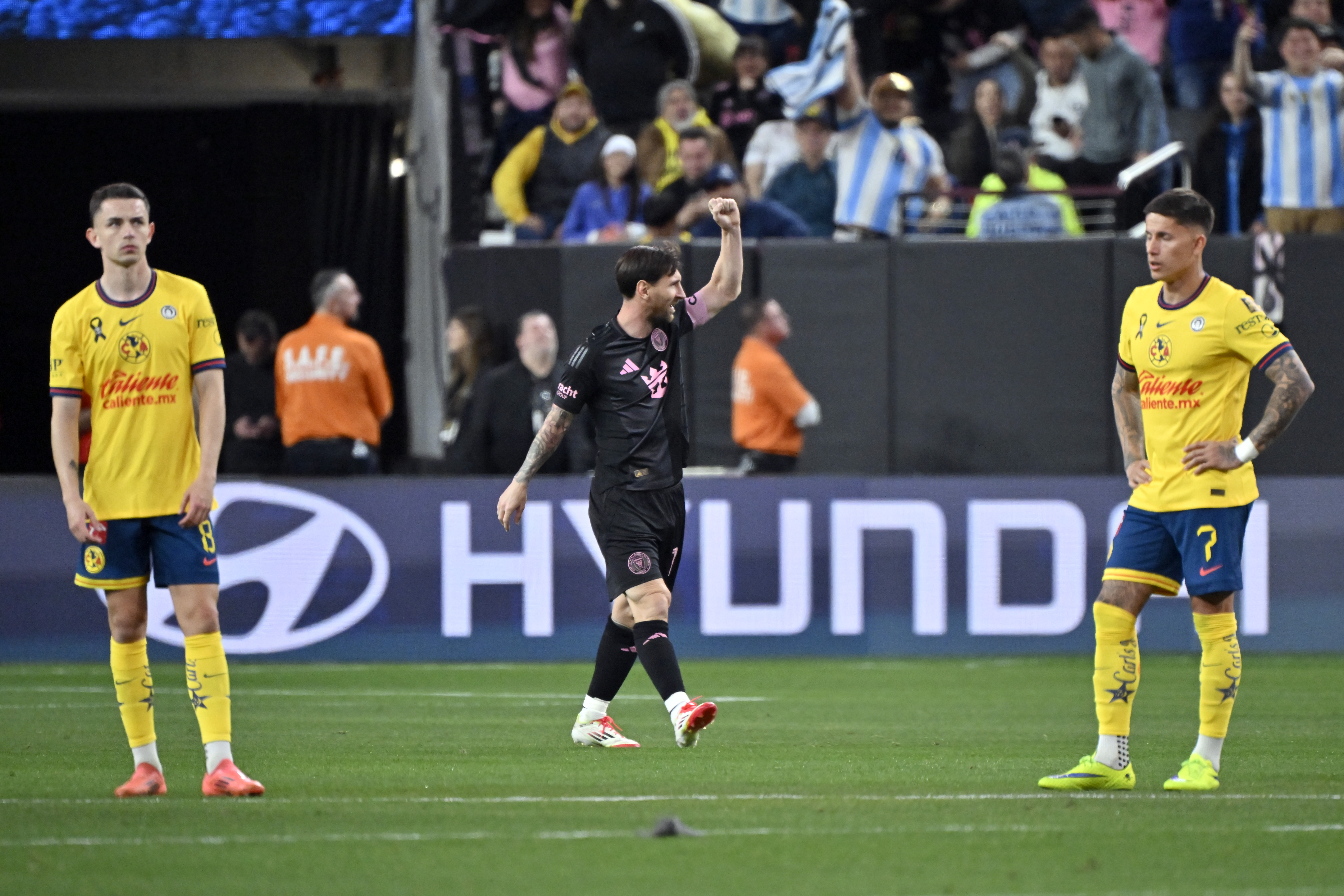 Lionel Messi del Inter Miami celebra un gol ante el América durante un partido amistoso.