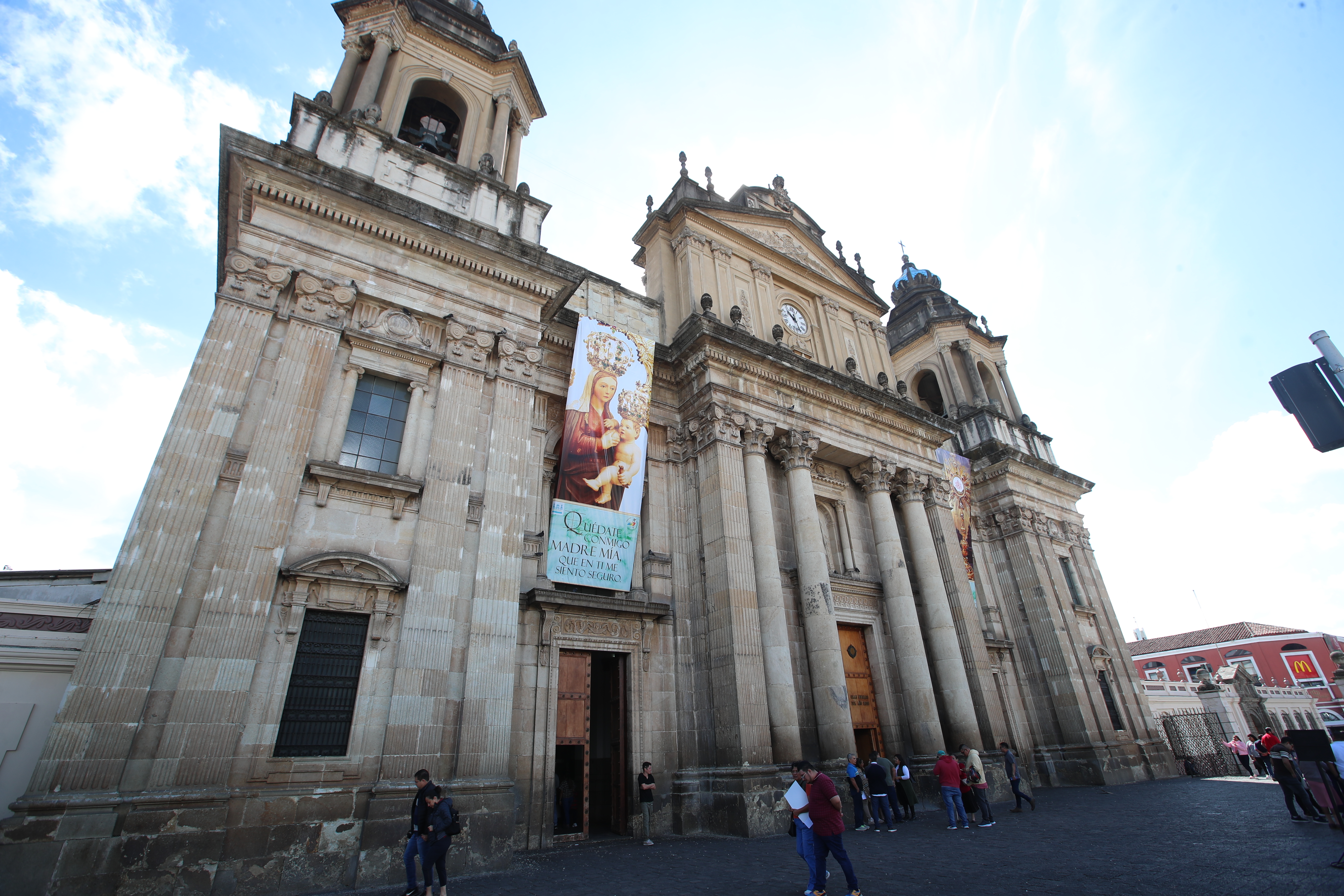 En el Centro Histórico hay una imagen que se considera la primera que llegó a Guatemala, traída durante la llegada de los españoles a la región.   (Foto Prensa Libre: Byron Rivera Baiza)
