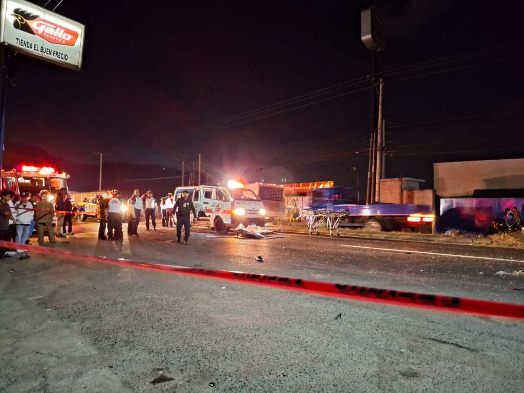 Choque contra ambulancia en ruta al Pacífico (2)