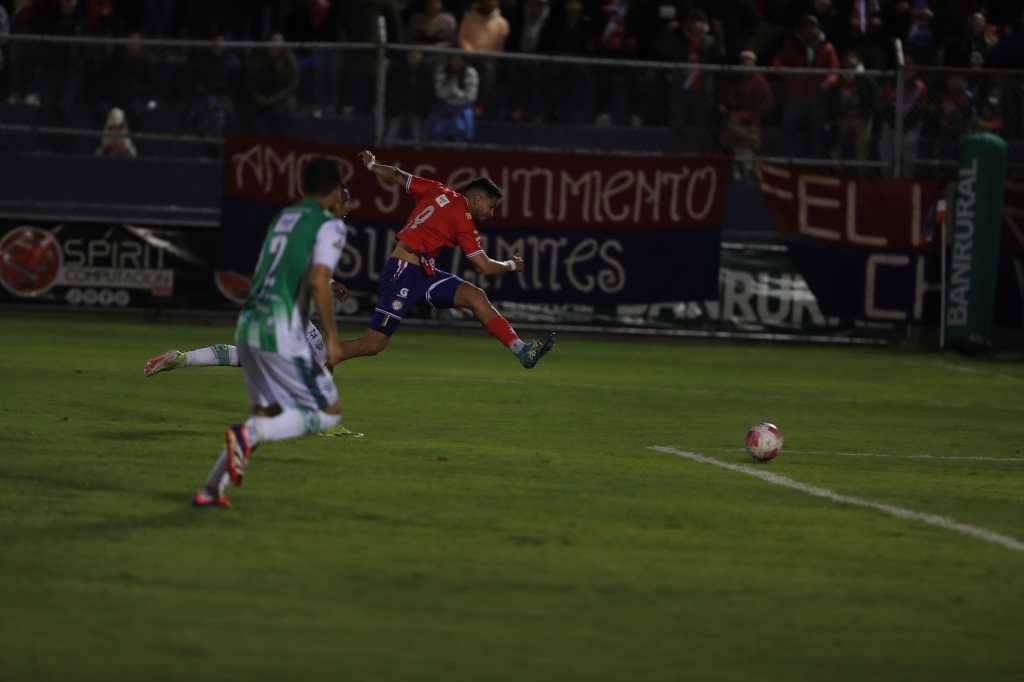 Acción en donde Pedro Báez anota su segundo gol.