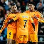 El brasileño Vinícius Júnior terminó expulsado tras agredir al guardameta del Valencia. (Foto Prensa Libre: AFP)