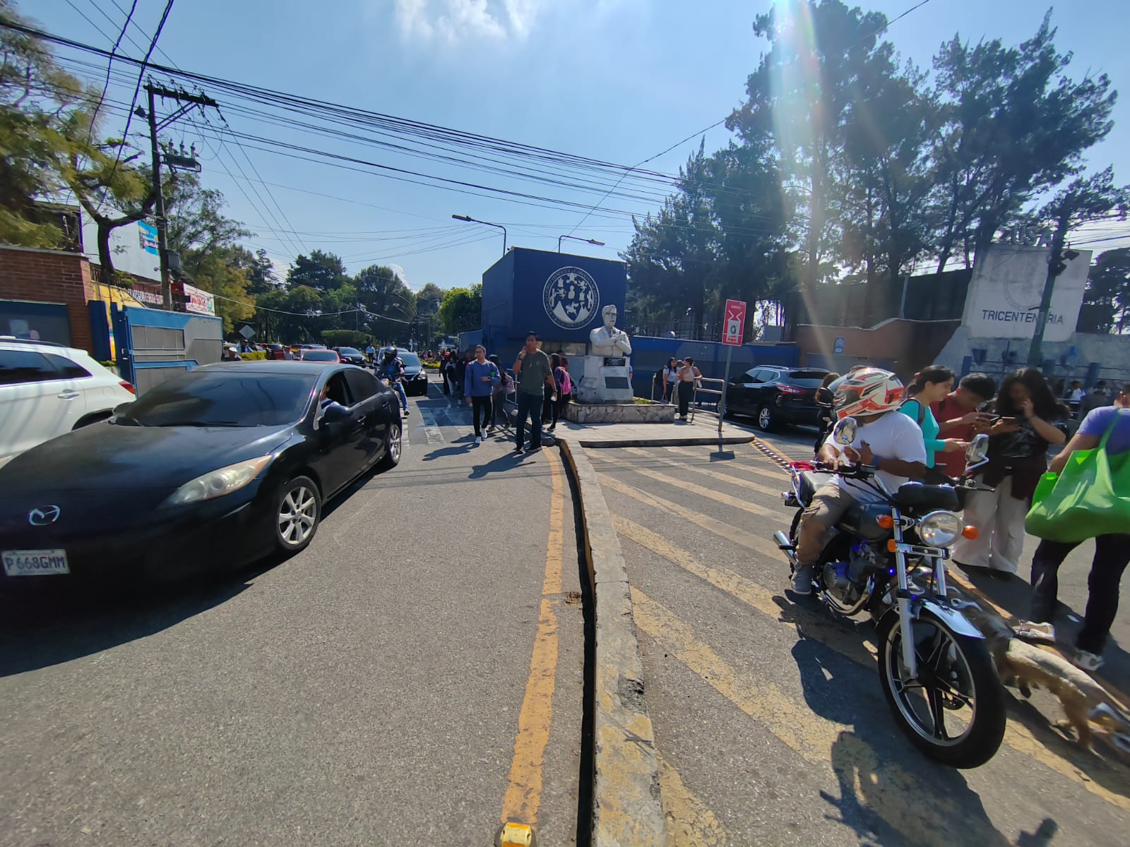 El 12 de febrero pasado, el CSU ordenó el cierre de los accesos al campus central de la USAC por una supuesta violación de la autonomía universitaria por parte del Ejército de Guatemala. (Foto Prensa Libre: Óscar Vásquez)