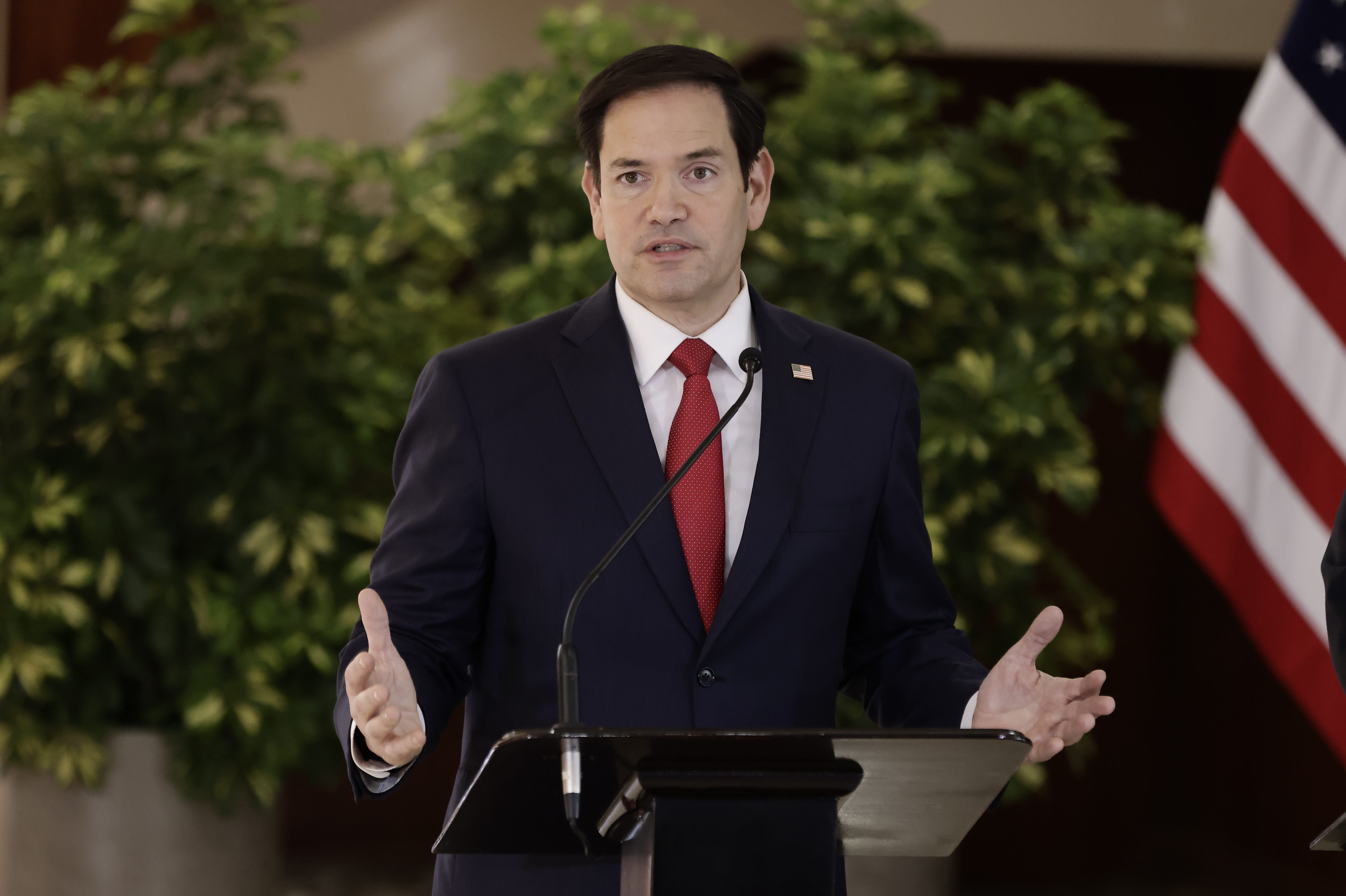 Rubio llega a Costa Rica para hablar con Chaves sobre migración, seguridad y comercio