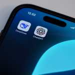 Copenhagen (Denmark), 07/02/2025.- The Chinese app DeepSeek and ChatGPT applications on a mobile device, in Copenhagen, Denmark, 07 February 2025. Deepseek, is a Chinese artificial intelligence (AI) app that offers comparable performance at a fraction of the cost of its rivals. (Dinamarca, Copenhague) EFE/EPA/Liselotte Sabroe DENMARK OUT