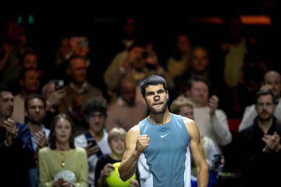 Spain's Carlos Alcaraz celebrates after winning against Spain's Pedro Martinez on the fifth day of the ATP Tour Rotterdam Open tennis tournament at the Ahoy venue in Rotterdam, on February 7, 2025. (Photo by Sander Koning / ANP / AFP) / Netherlands OUT