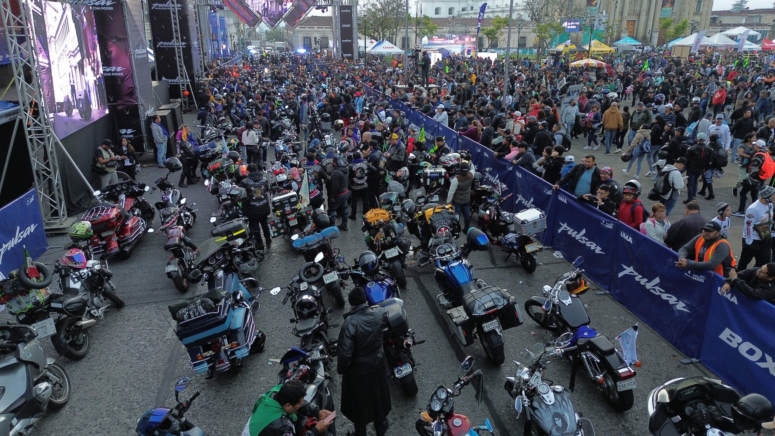 Entre las recomendaciones se les pidió a los motoristas respetar las leyes de tránsito para prevenir accidentes durante la actividad. (Foto Prensa Libre: Oscar Vásquez Mijangos)