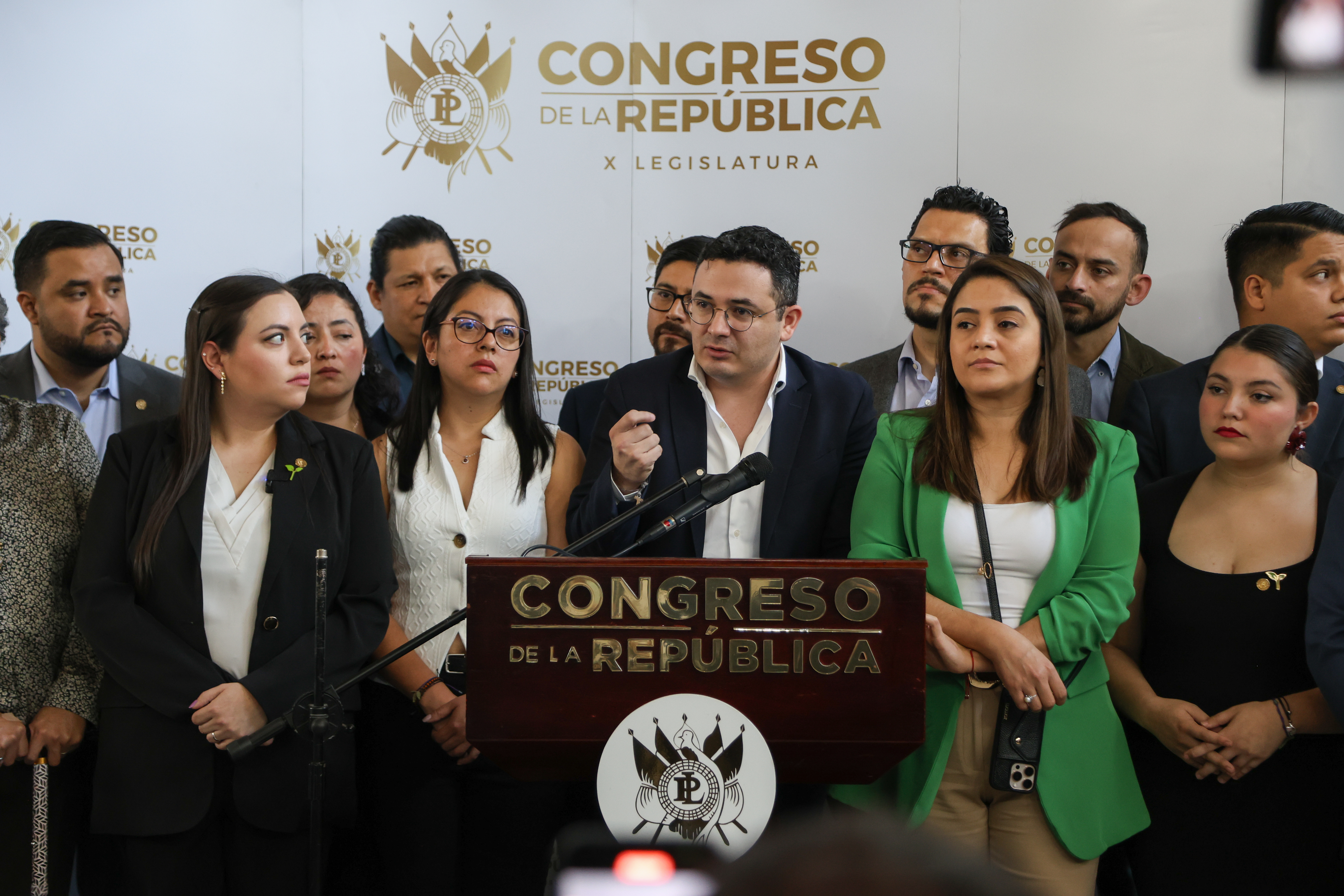Los diputados de Movimiento Semilla anunciaron estar contra el aumento de sueldo y en respuesta propusieron una iniciativa de ley. Fotografía: EFE.