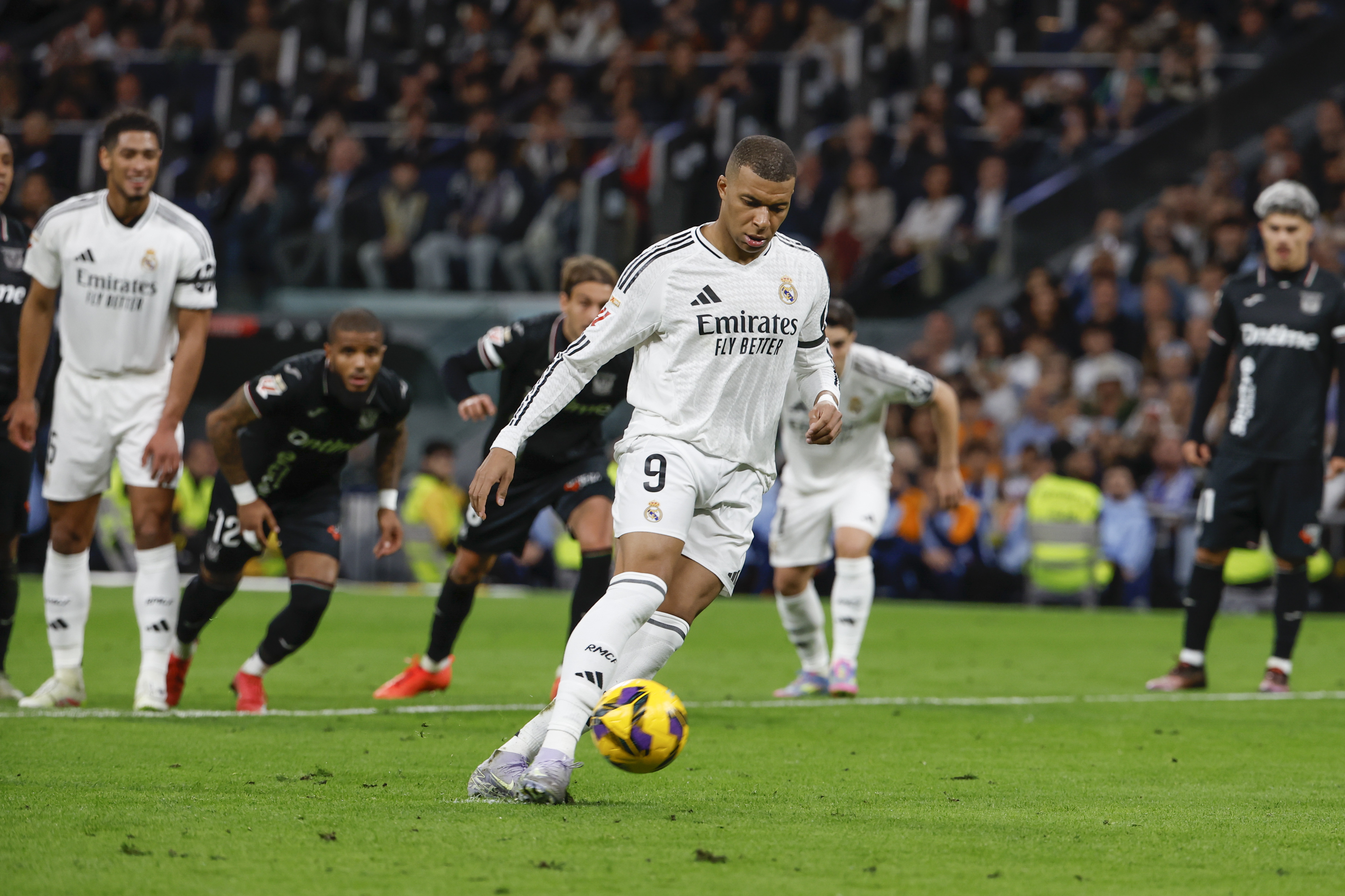 Madrid (Spain), 29/03/2025.- Real Madrid's Kylian Mbappe scores his goal against Leganes during LaLiga soccer match between Real Madrid and Leganes at Santiago Bernabeu Stadium in Madrid, Spain, 29 March 2025. (España) EFE/EPA/JJ. Guillen