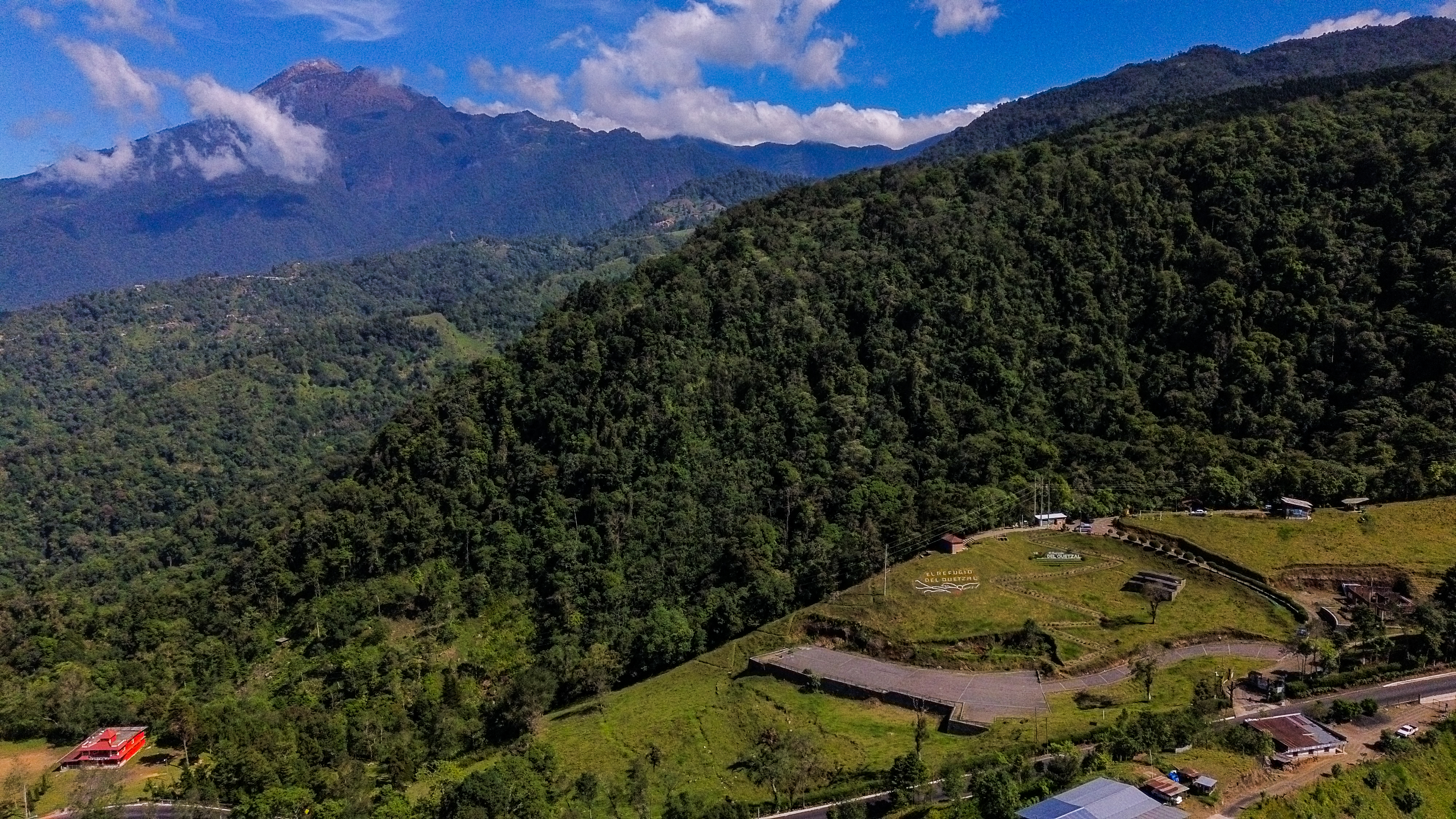 En el departamento de San Marcos, se encuentra el Parque Regional Municipal San Rafael Pie de la Cuesta "Refugio del Quetzal", aproximadamente a 260 kilómetros de la capital. Aquí, un novedoso proyecto de conservación busca evitar la extinción de nuestra ave patria y el de su frágil ecosistema. (Foto Prensa Libre: Juan Diego González)