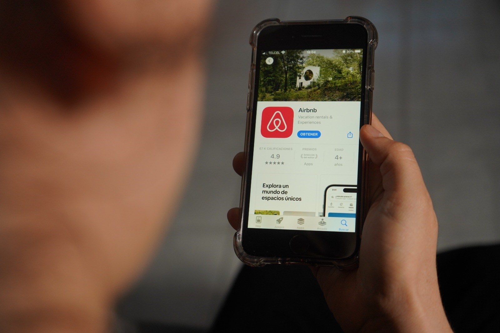 Airbnb foto de plataforma de arrendamiento Shutterstock