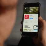 Airbnb foto de plataforma de arrendamiento Shutterstock