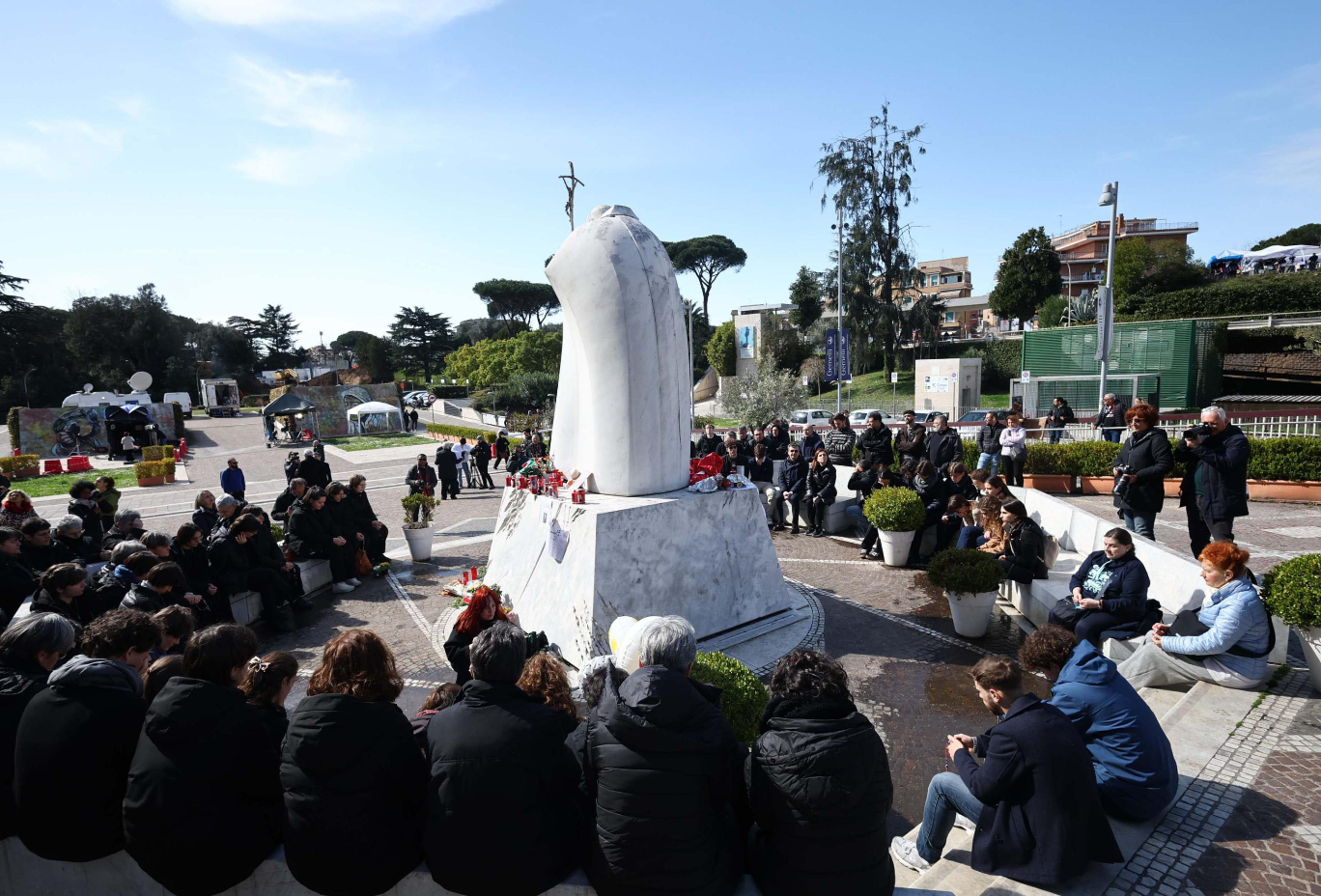 ORAN POR EL PAPA FRANCISCO. EFE