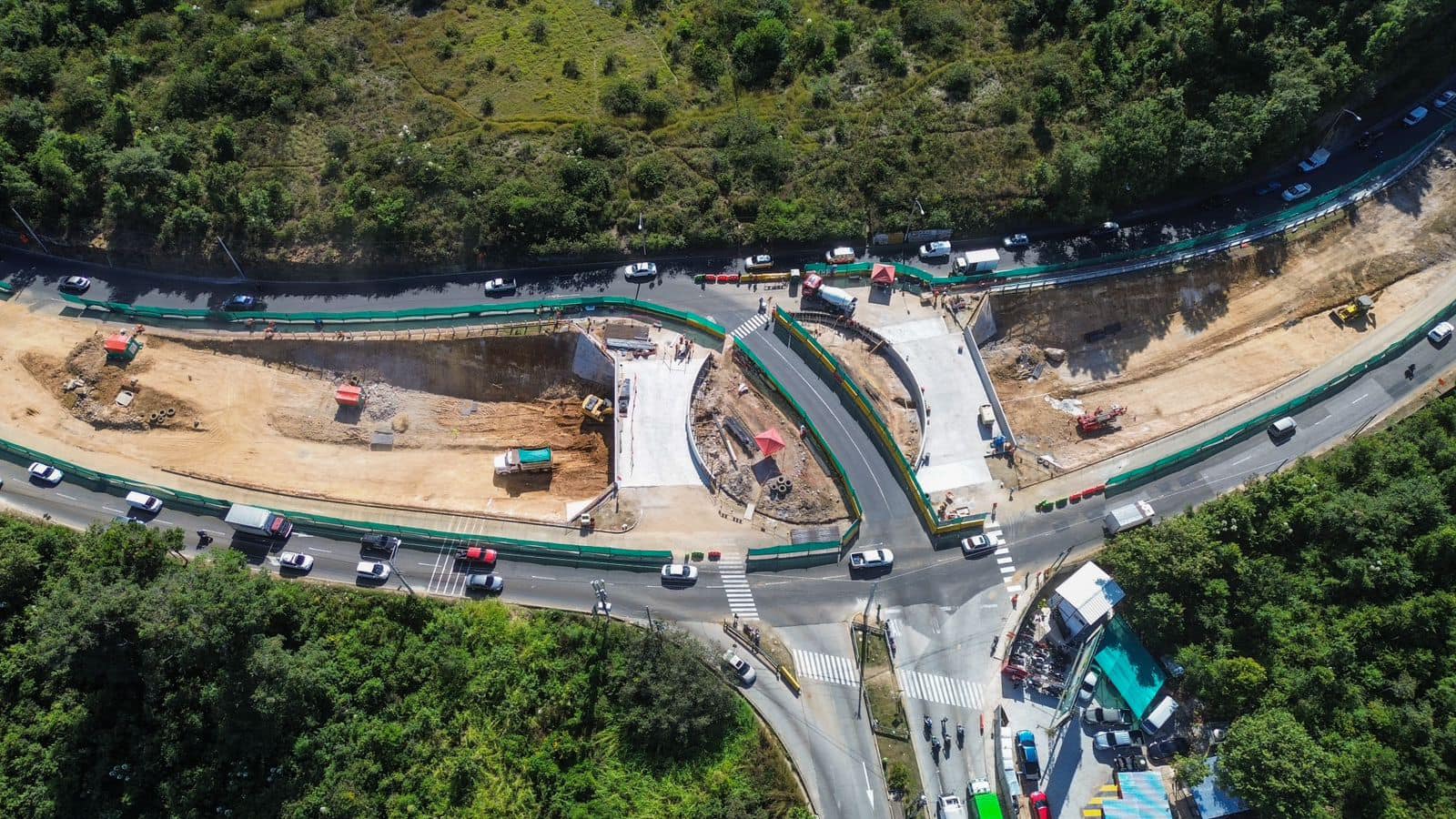 Paso a desnivel bulevar El Naranjo y Minervas en Mixco (3)