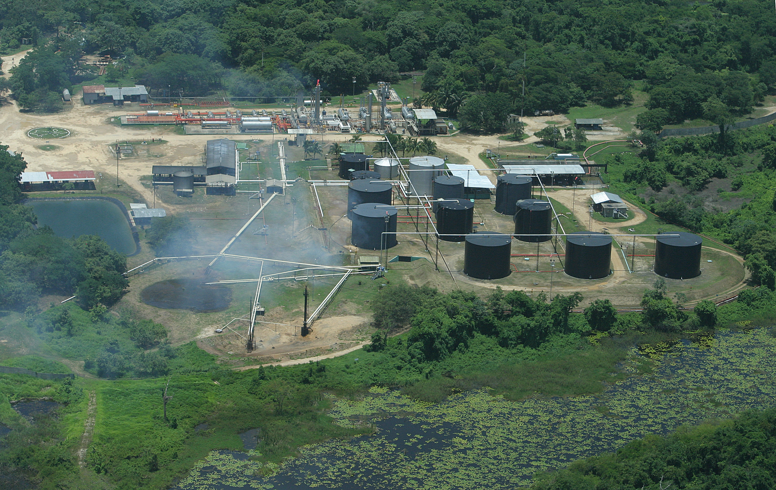 Petrolera PerencoÊ opera en la extraccion de petroleo en  el Parque Nacional Laguna del Tigre, en Petn.