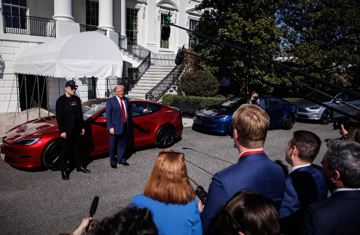 Teslas en la Casa Blanca (EFE)