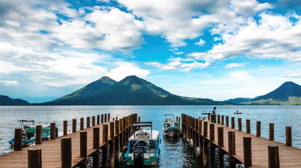 Turismo Lago de Atitlán Sololá muelles y volcanes