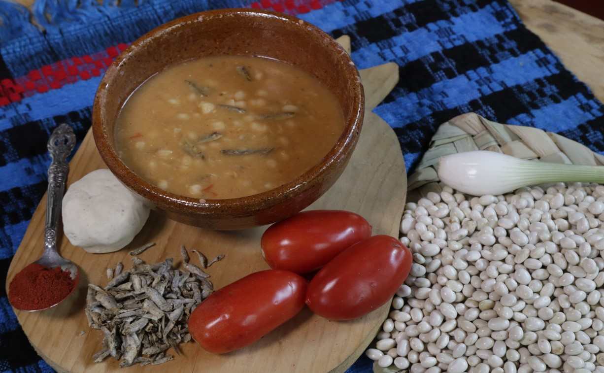 Frijoles blancos con pescaditos (pepesca)San José Poaquil, Chimaltenango. (Foto: Ministerio de Cultura y Deportes)
