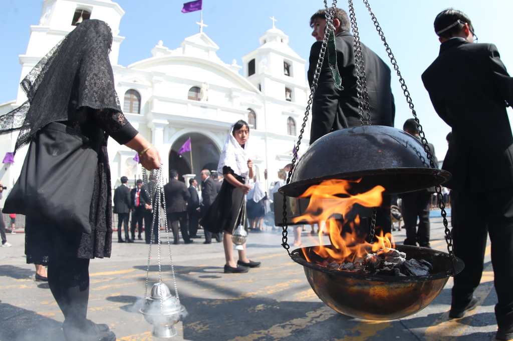 procesión damas cargadoras