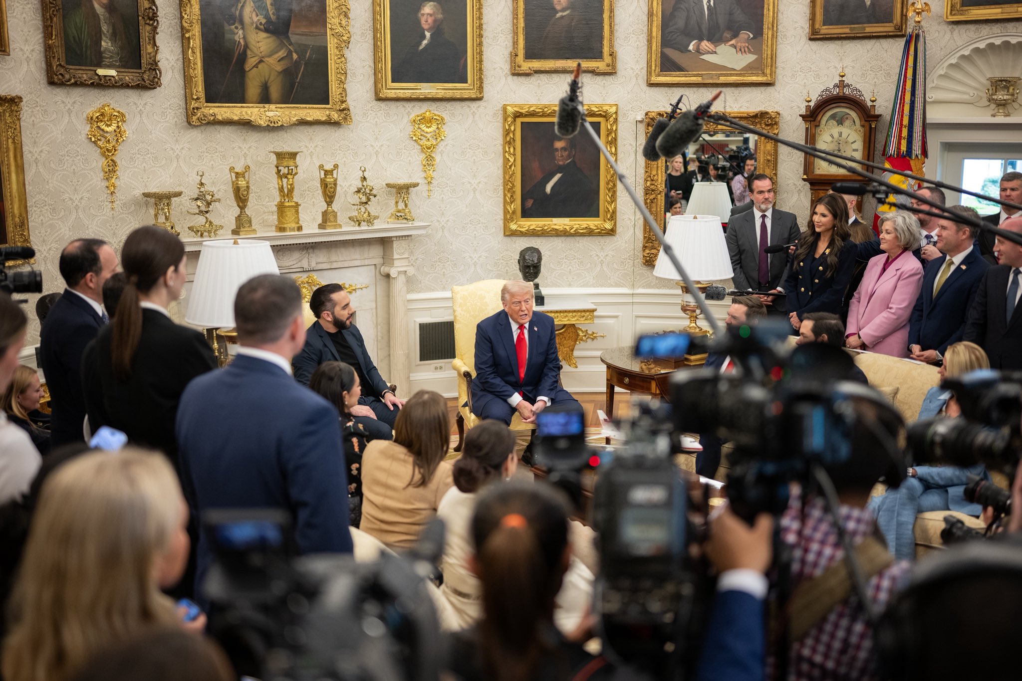 Trump y Bukele se reúnen con el foco puesto en cooperación en la cuestión migratoria