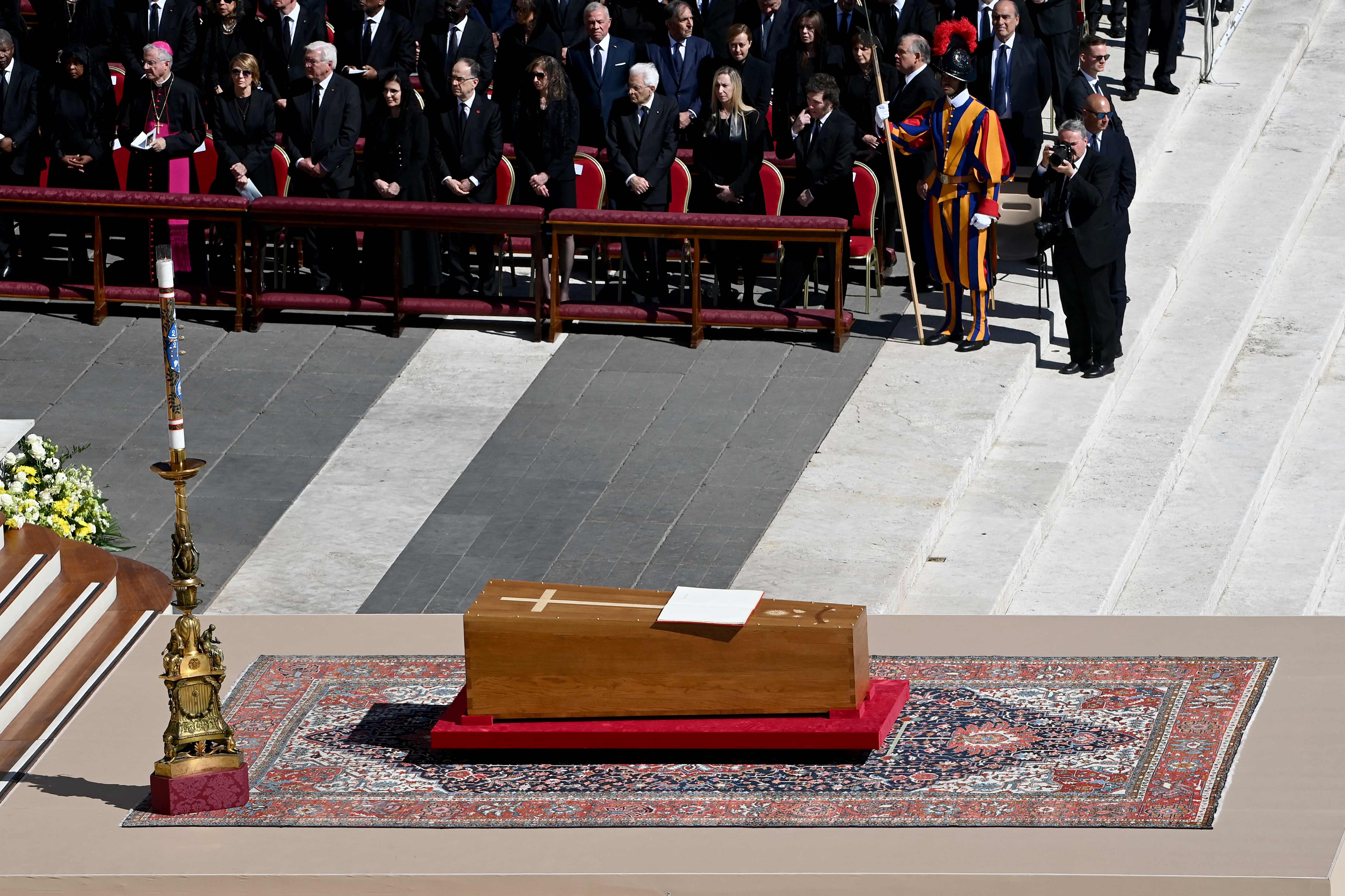 Servicio funeral del papa Francisco en en la Plaza de San Pedro, en la ciudad del Vaticano este 26 de abril de 2025. (Foto Prensa Libre: AFP)