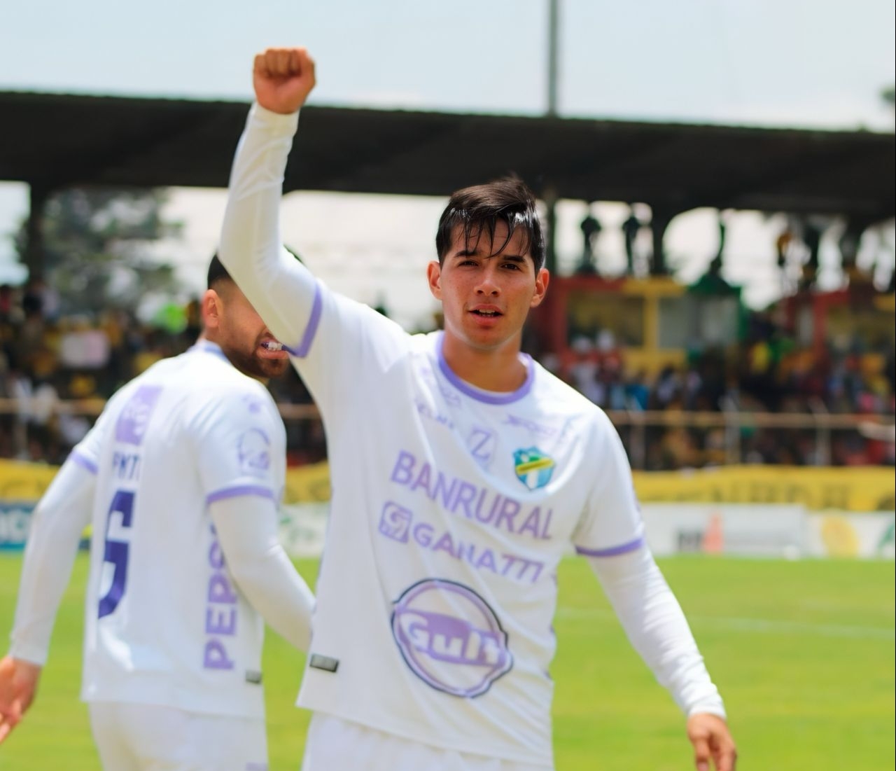 Antonio López celebra el gol del triunfo ante Marquense.