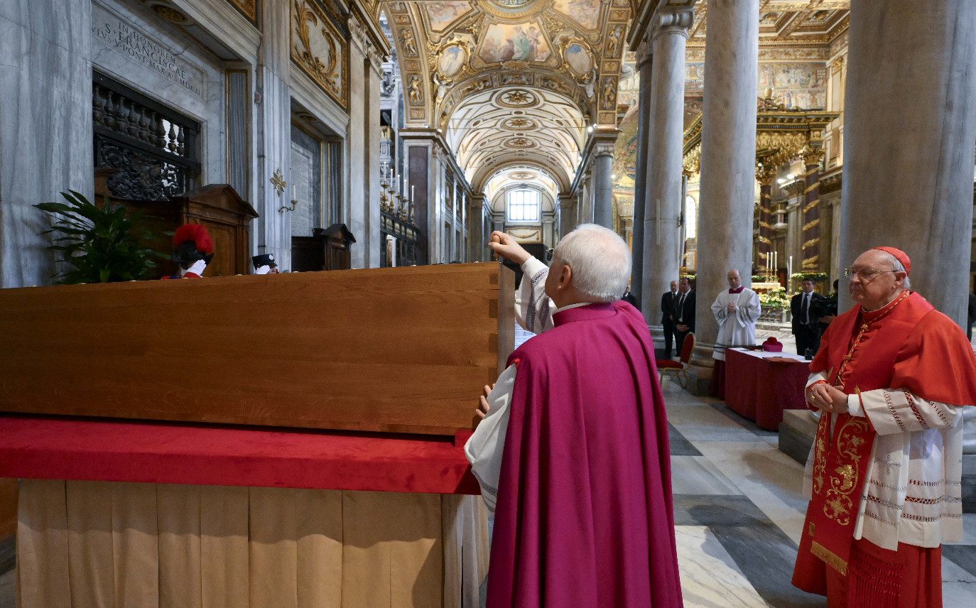 ENTIERRAN AL PAPA FRANCISCO. EFE