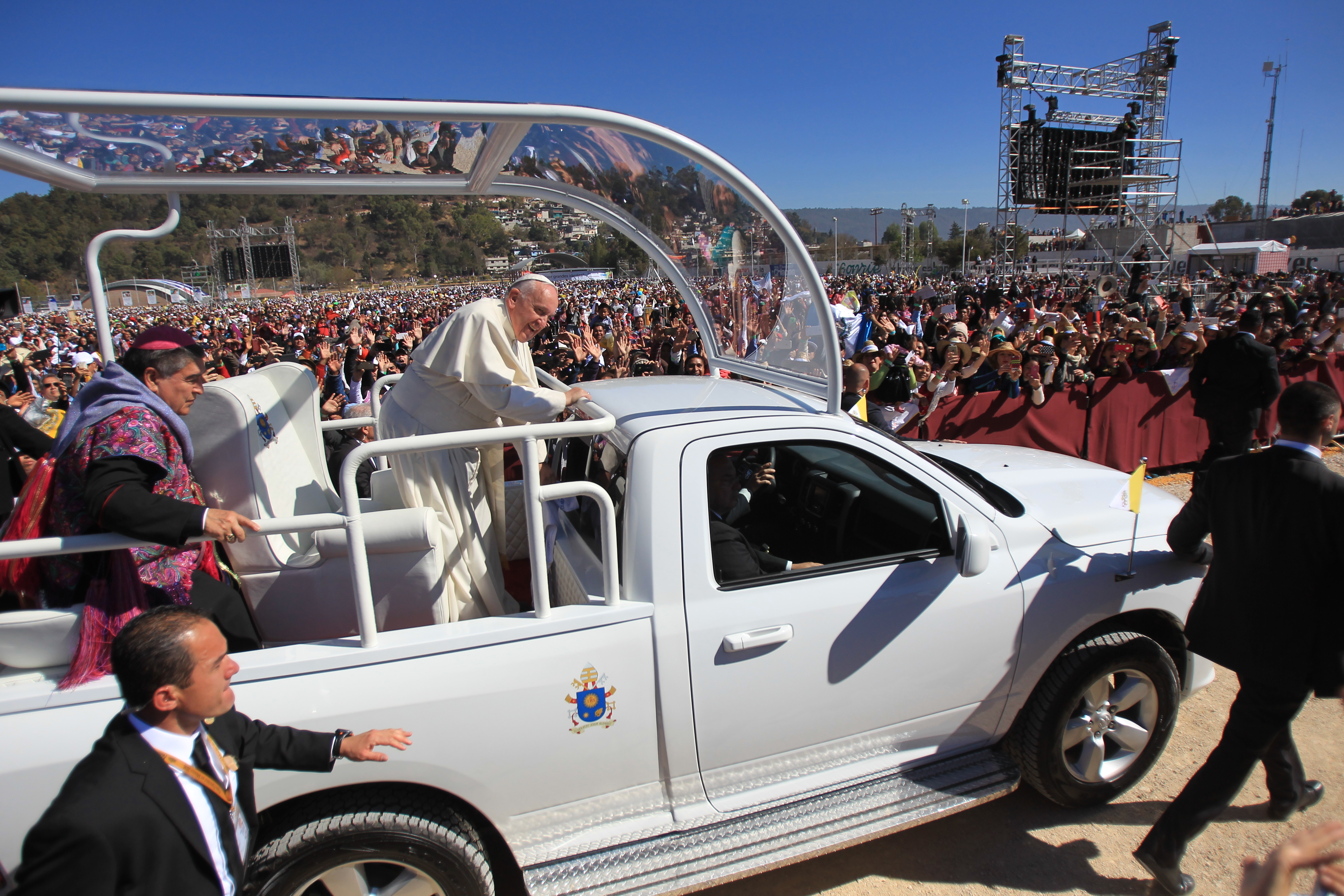 Visita del papa Francisco a San Cristobal de las Casas, Chiapas, Mexico el 15 de febrero de 2016, donde se realizó una misa ante miles de visitantes de varios países. (Foto Prensa Libre: Esbin García / Hemeroteca)