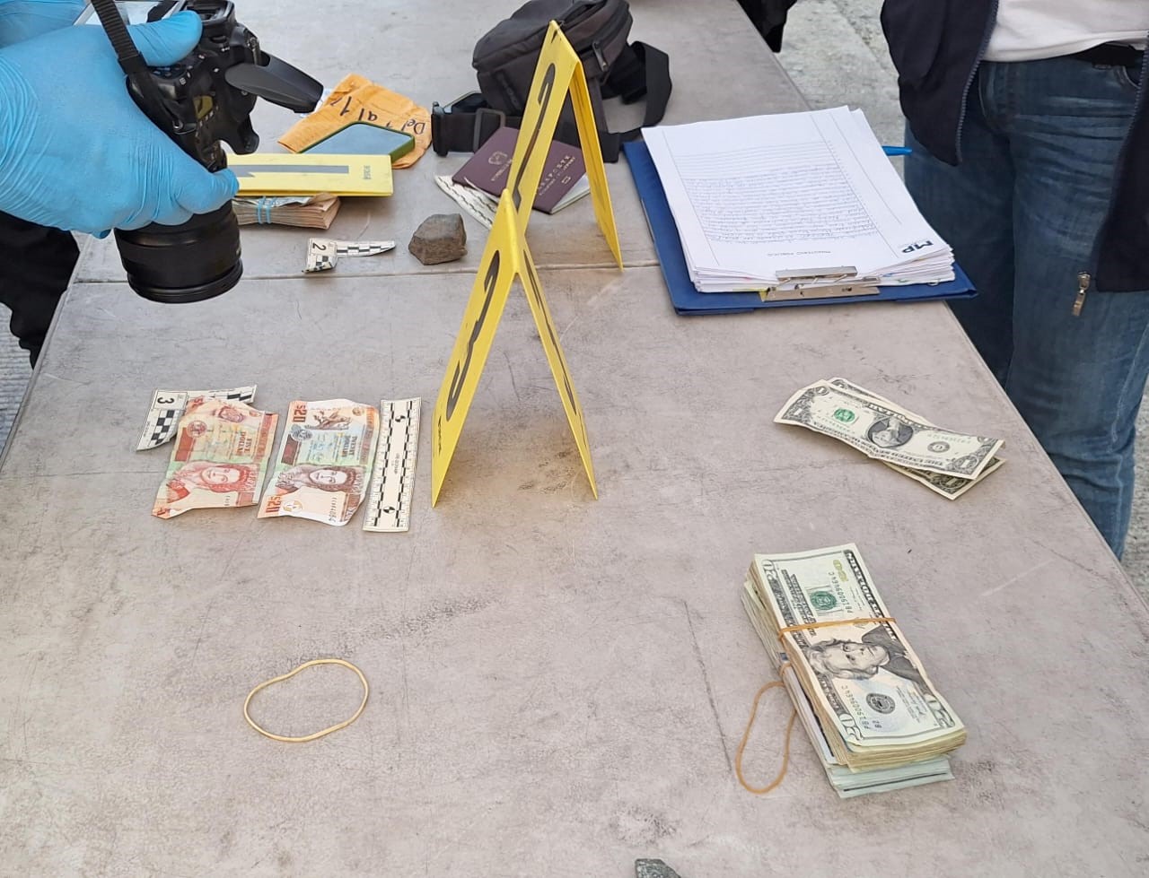 dinero y teléfonos PNC captura de colombiano km 41 El Progreso