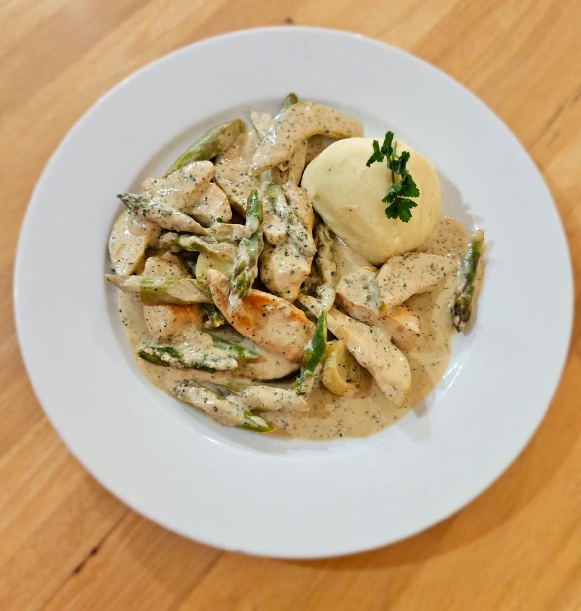 Ingrediente estrella: ragú de espárragos con pollo