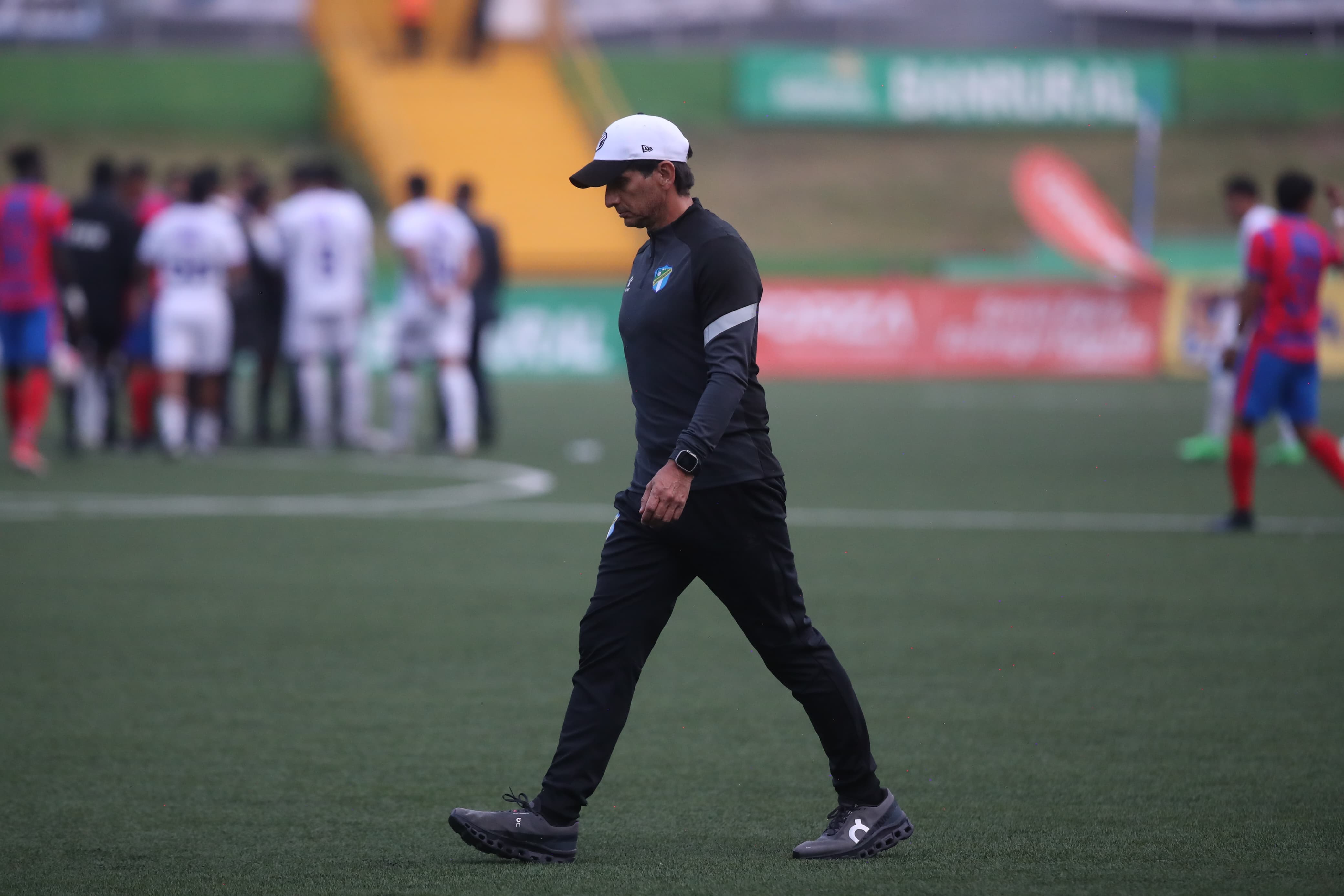 El técnico Ronald González triunfó en el clásico 333 ante Municipal.