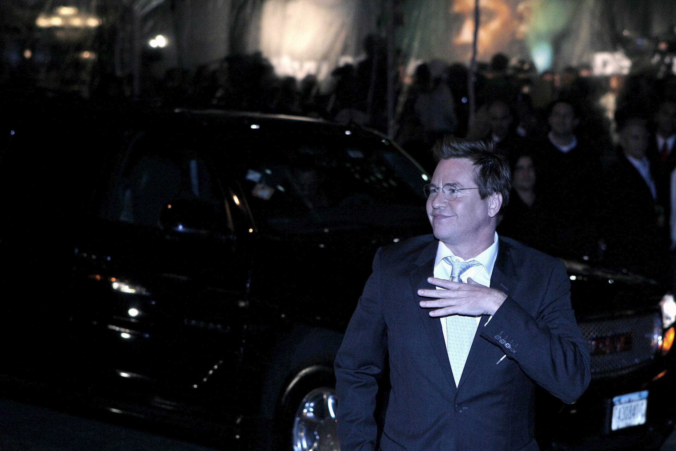 NEW YORK (United States), 02/04/2025.- (FILE) - US actor Val Kilmer arrives on the Red Carpet at the Premiere of his new movie 'Deja Vu' in New York City, USA, 20 November 2006 (reissued 02 April 2025). Val Kilmer died on 01 April 2025, his daughter confirmed. Kilmer had starred in blockbusters such as Top Gun, Top Gun: Maverick, and Batman Forever. He was 65. (Cine, Nueva York) EFE/EPA/PETER FOLEY *** Local Caption *** 00867182