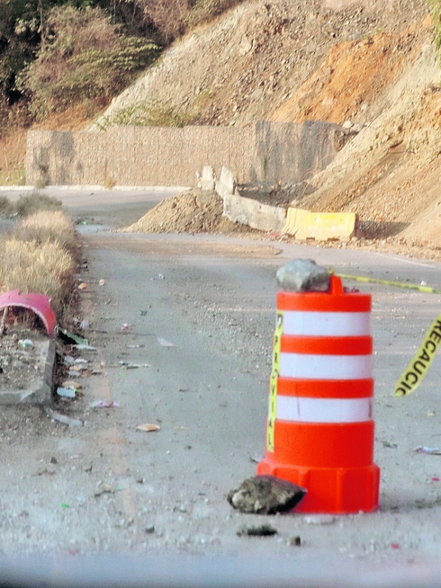 carretera, ruta al altlantico, bacheo, puntos de arreglo, coban,