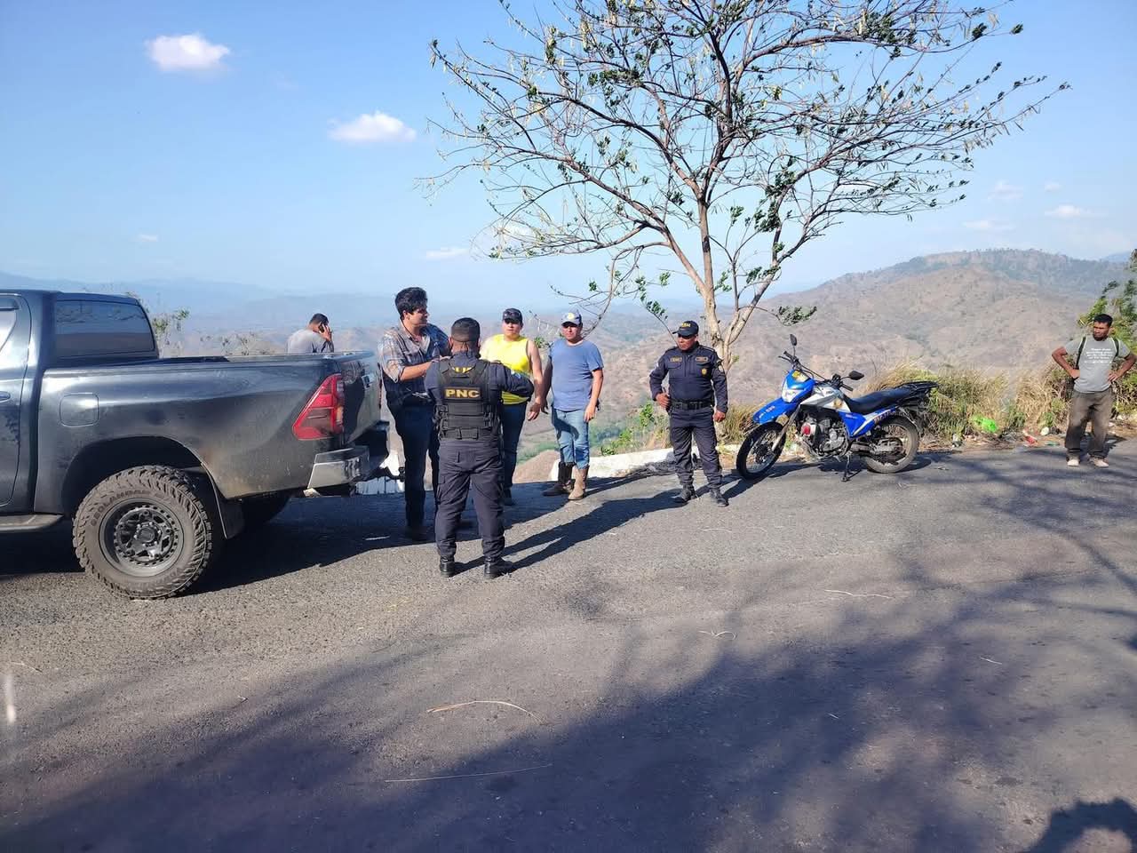 Un supuesto atentado en conta de la diputada Carolina Orellana ocurrió en la ruta de La Unión a Gualán, Zacapa. La PNC investiga el hecho. (Foto Prensa Libre: )