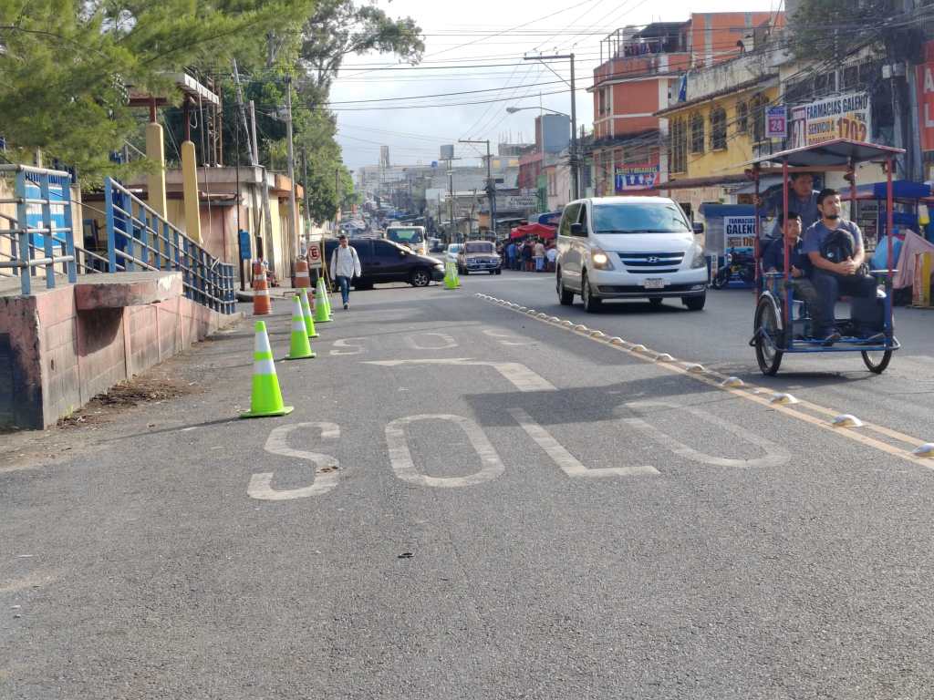Retiran vehículos del mercado El Guarda detras del Hospital Roosevelt zona 11 Ciudad de Guatemala 22 de abril 2025 (3)