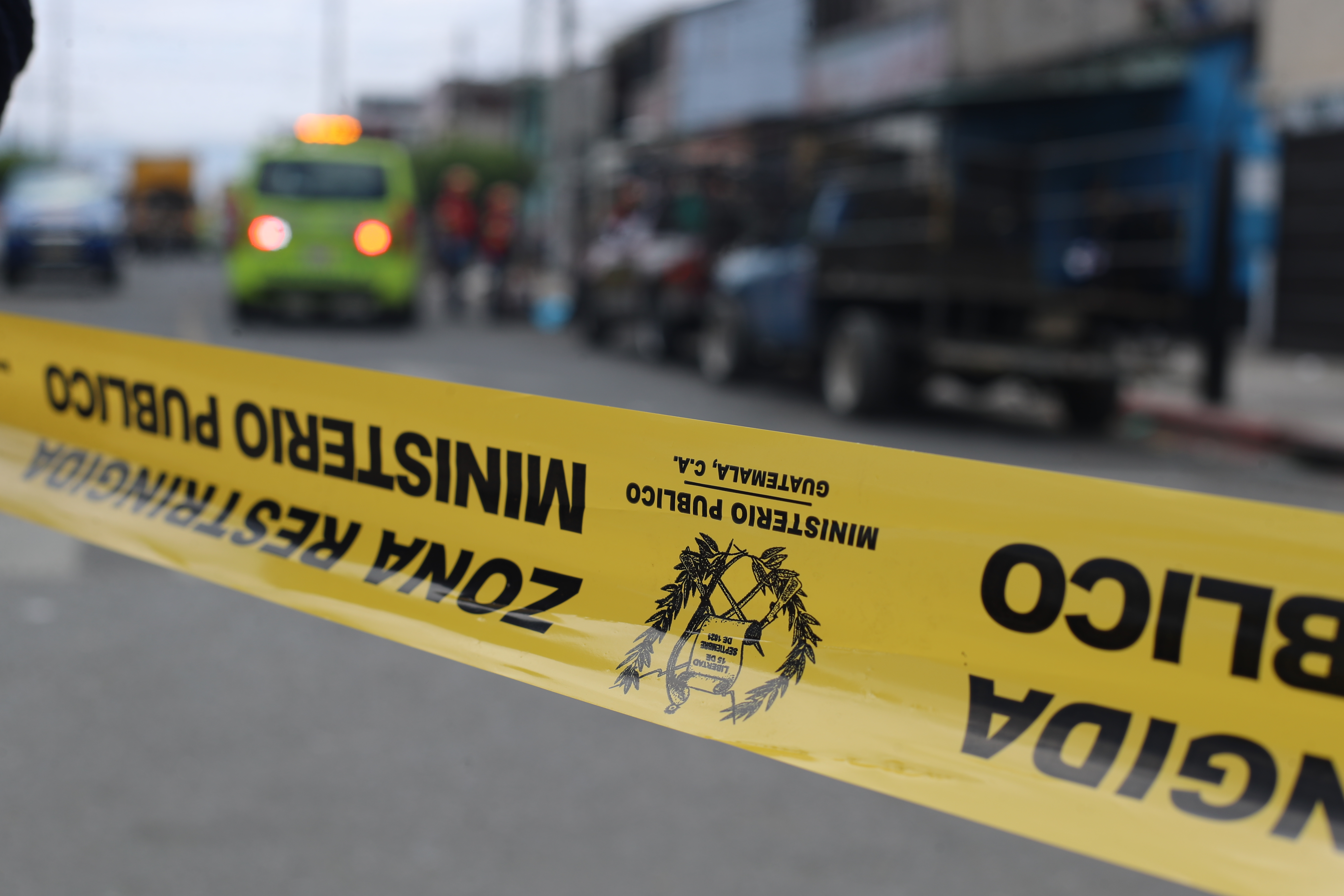 ATENTADO EN ZONA 3. En la 31 calle entre 6ta y 7ma avenida se dio un atentado en donde fallecieron 2 hombres y 3 ms resultados heridos de gravedad. Al lugar se hicieron presentes bomberos municipales, MP y agentes de la PNC.

Juan Diego Gonzlez.  120525