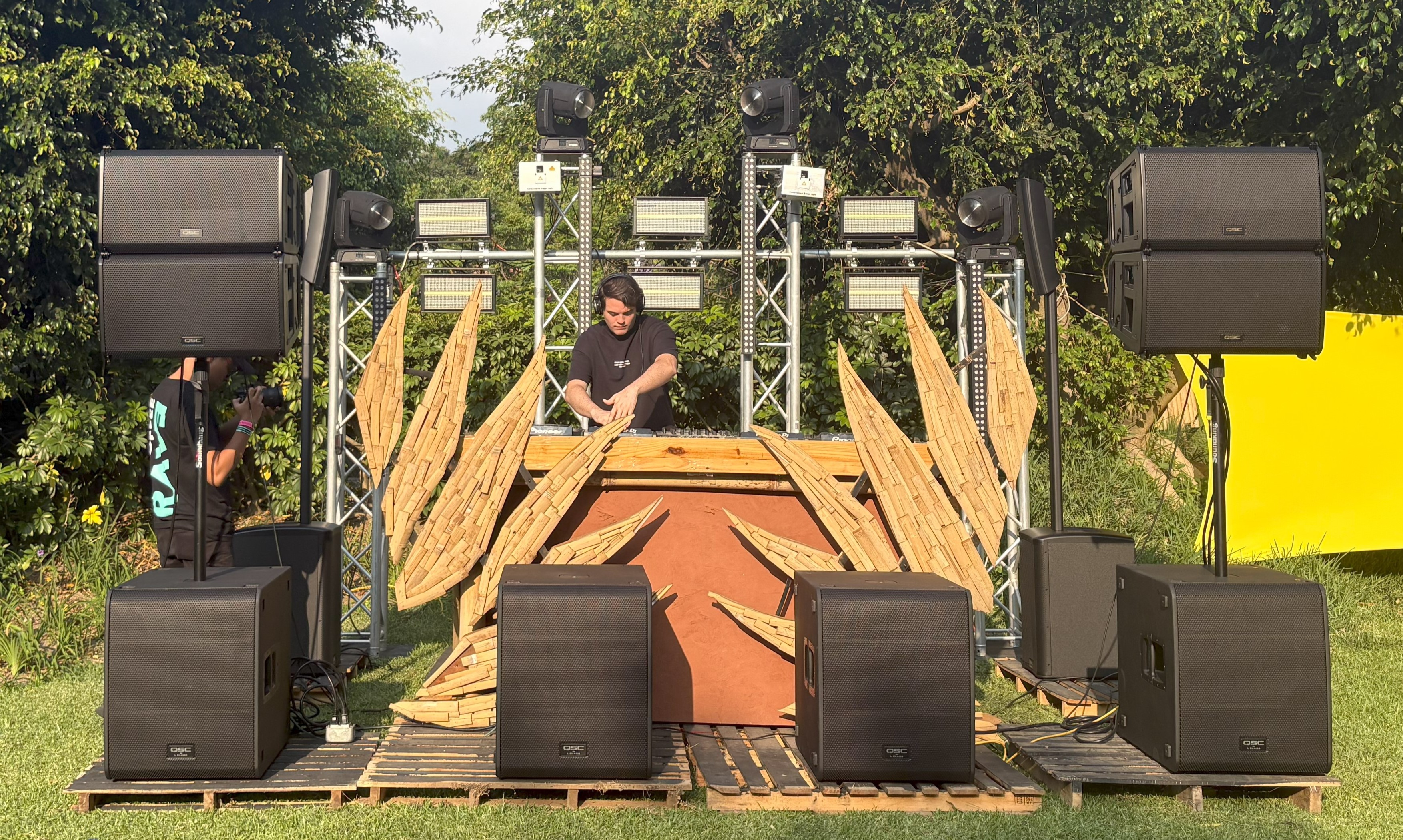 Estas actividades están marcando una transformación en los códigos de convivencia de la generación Z, al priorizar encuentros diurnos en los cuales el café es el protagonista, en contraste con las fiestas tradicionales nocturnas. (Foto Prensa Libre: Belinda S. Martínez)