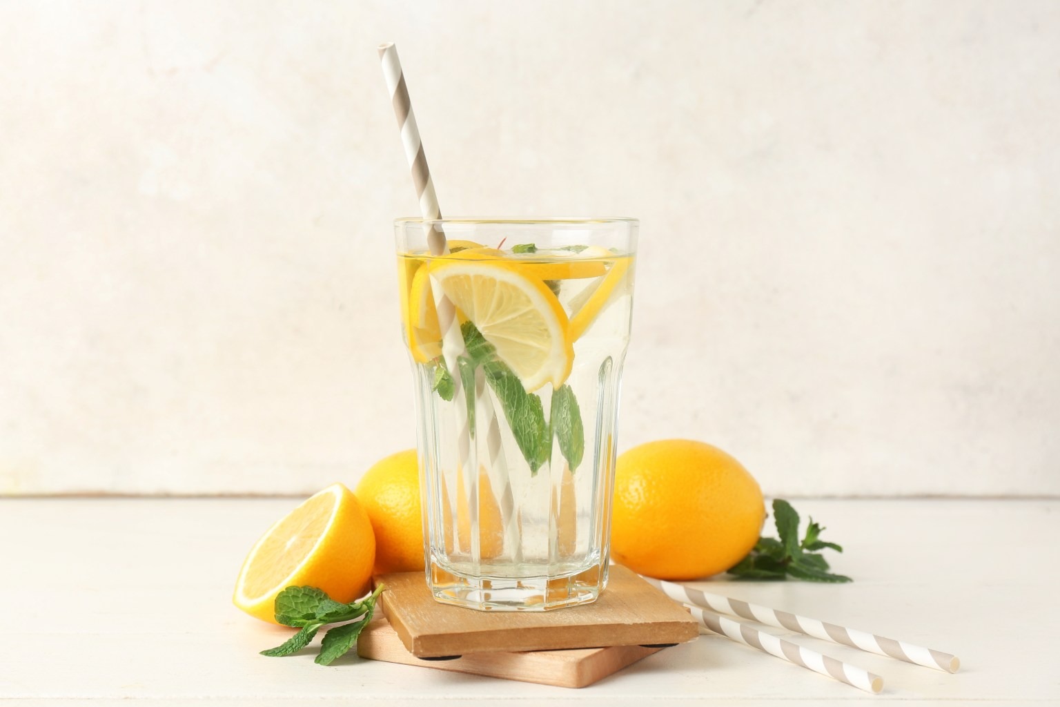 Agua con limón en ayunas