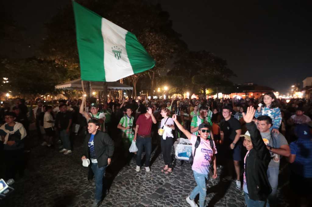 Así celebró la afición de Antigua Guatemala.