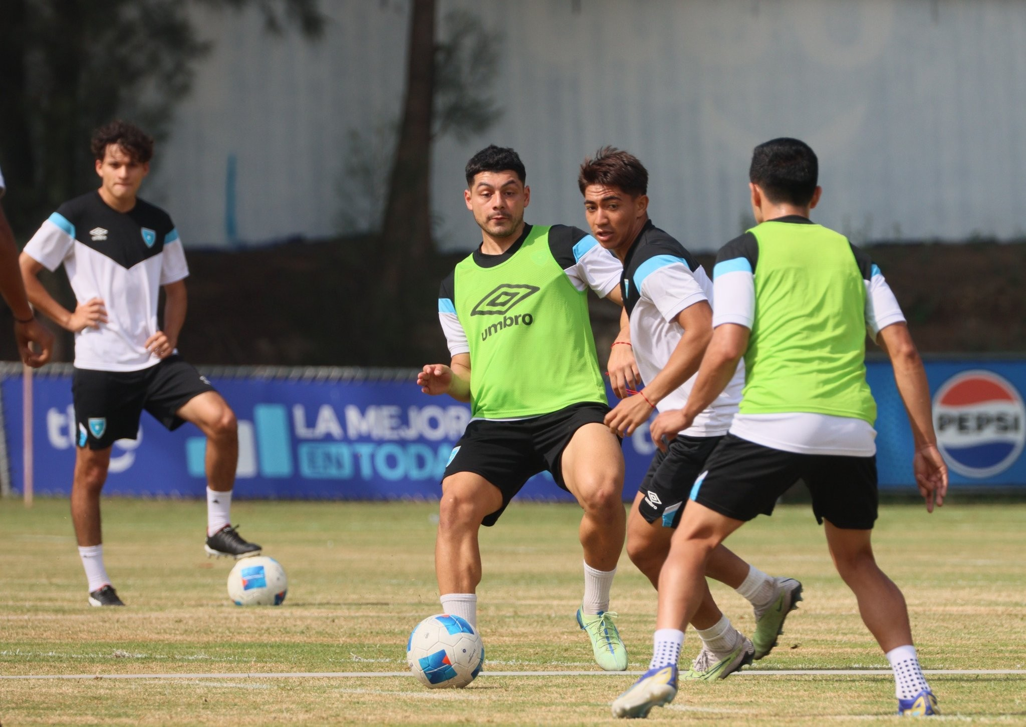 Darwin Lom durante un entrenamiento de la Selección de Guatemala.