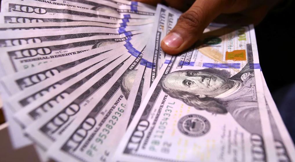 billetes dólares de 100 dólares remesas