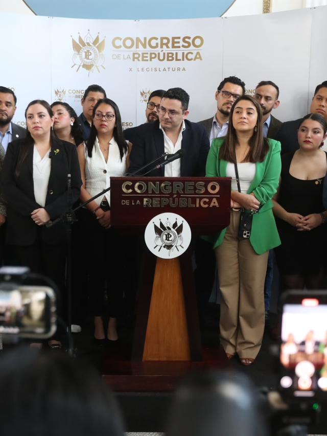 Renuncia Francisco Jiménez diputados oficialistas Raíces