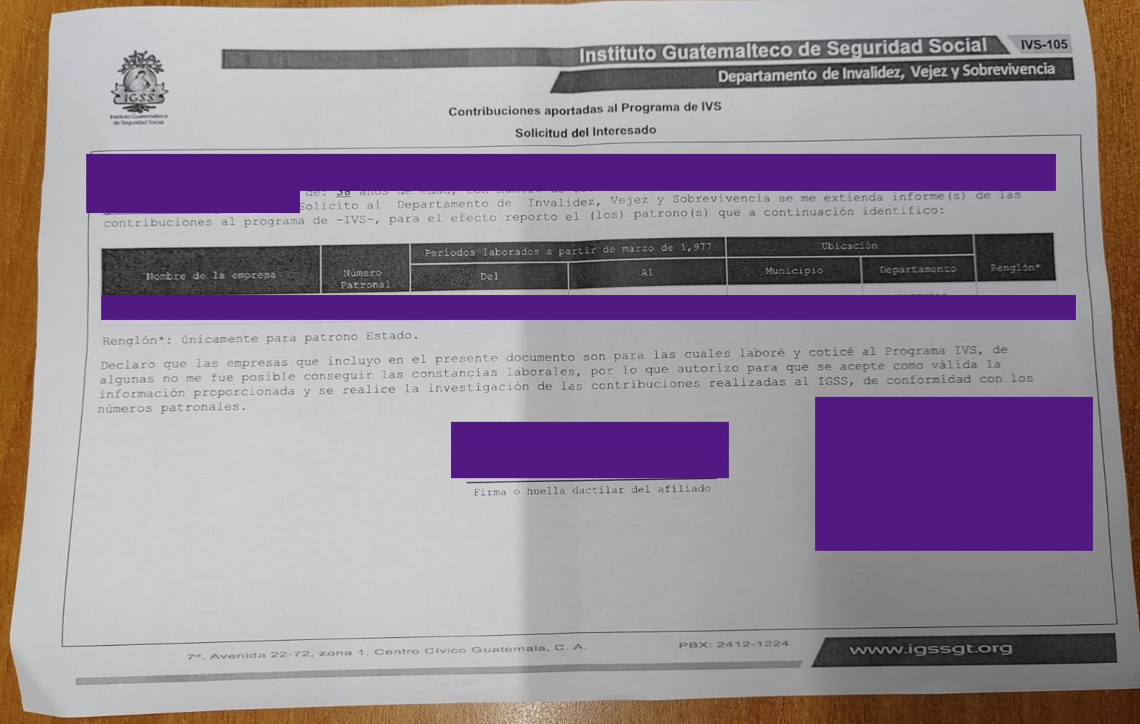 Una vez que el personal de recepción de la Unidad de Investigación de Contribuciones revisa y acepta el formulario, se emite un comprobante al afiliado y se le informa que la investigación puede demorar hasta 18 meses. (Foto, Prensa Libre:Glenda Burrión)