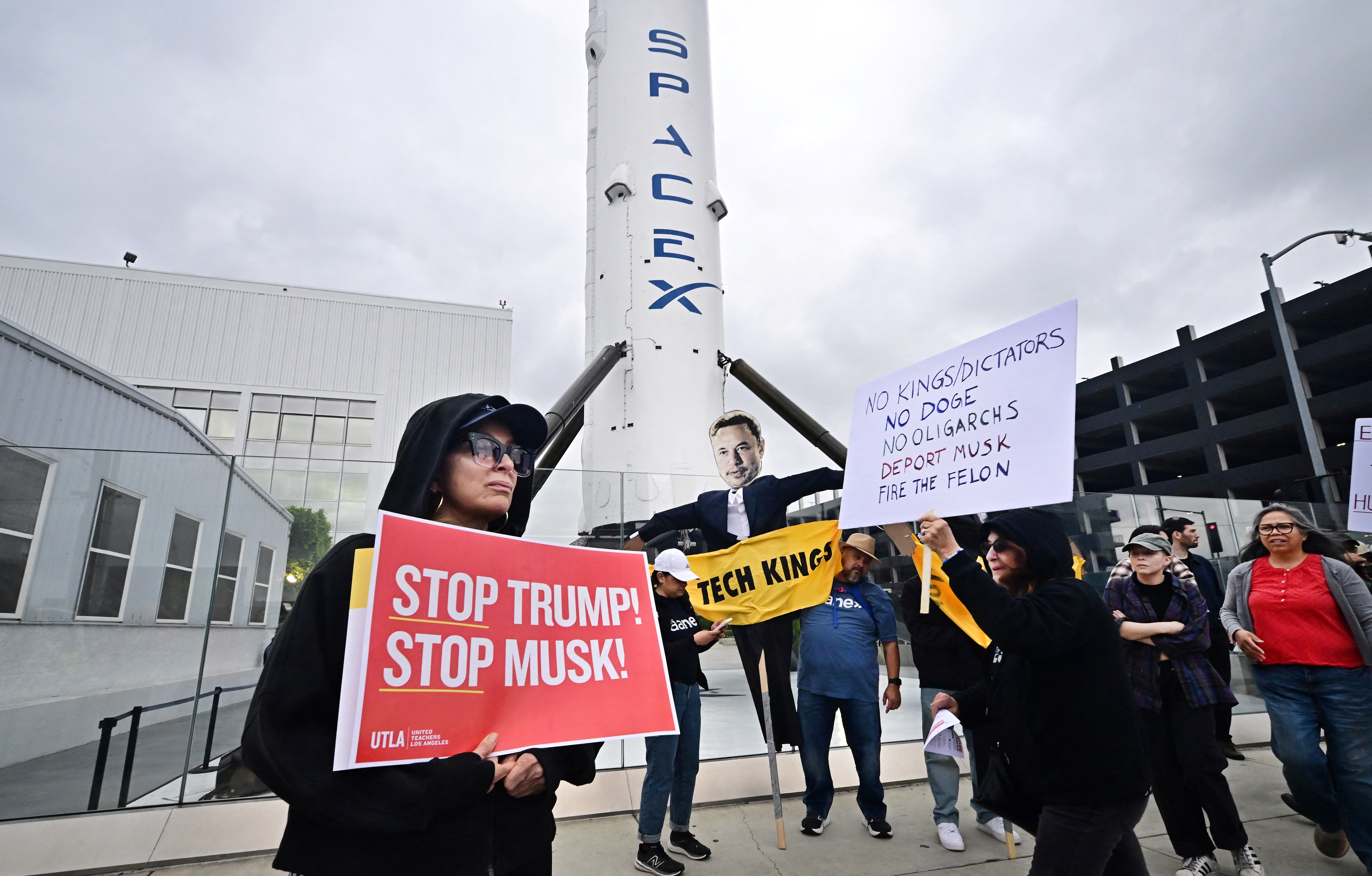 Foto de referencia. Las operaciones de SpaceX han causado manifestaciones contra Elon Musk en algunos poblados. (Foto Prensa Libre: AFP)
