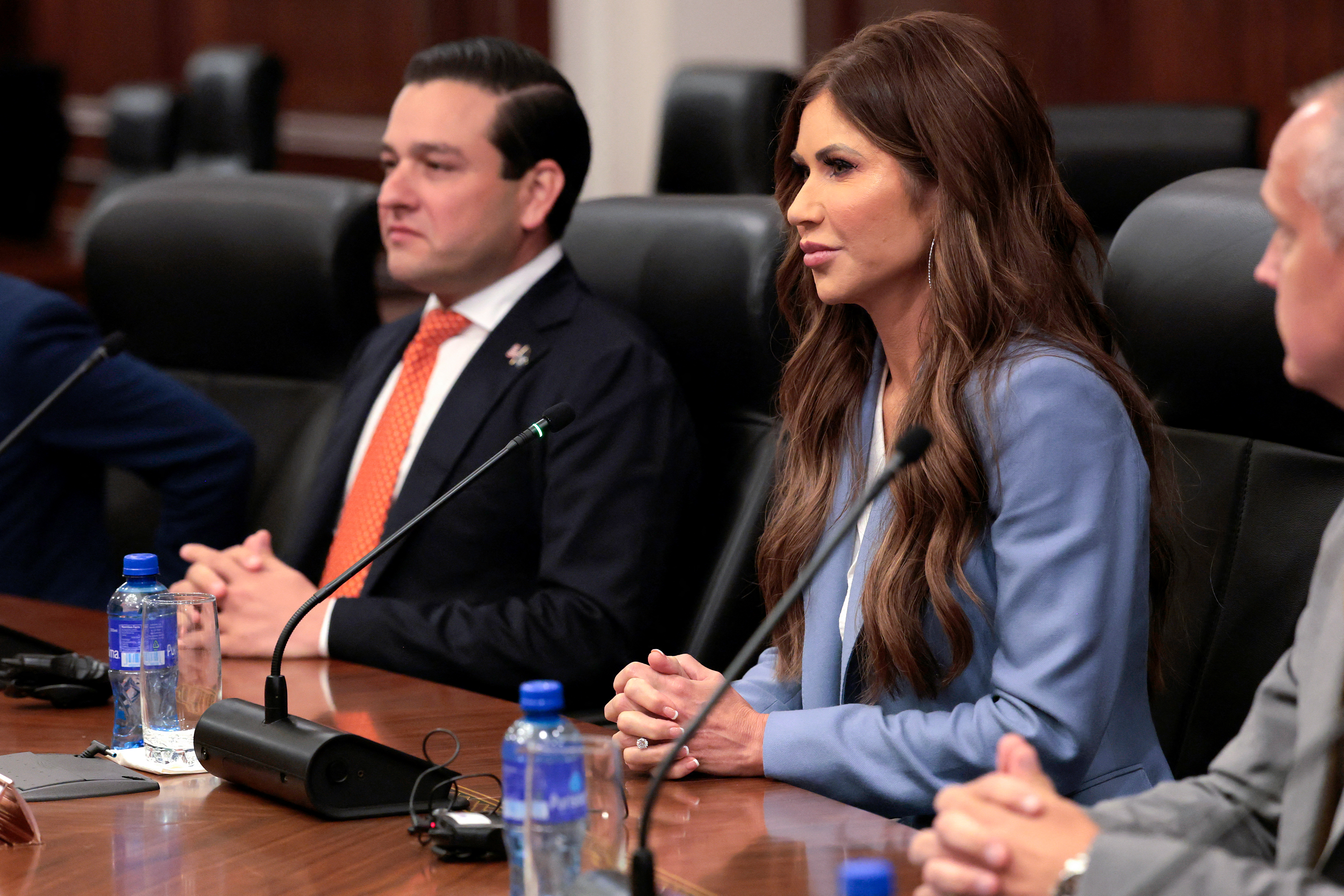 La secretaria de Seguridad Nacional de EE. UU., Kristi Noem, asiste a una reunión bilateral con el presidente de Panamá, José Raúl Mulino. (Foto Prensa Libre: AFP)