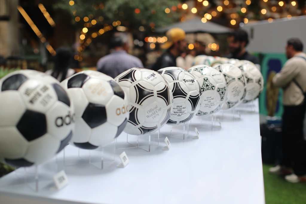 También se contó con una exhibición de los balones de la Copa del Mundo. 