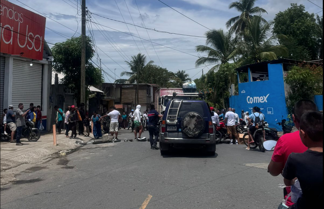 El 16 de junio comenzó la manifestación de pobladores en el kilómetro 279.5 de la ruta CA-13, donde está interrumpido el paso vehicular. (Foto Prensa Libre: Cortesía)