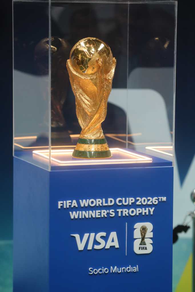 El trofeo exhibido en Guatemala. 