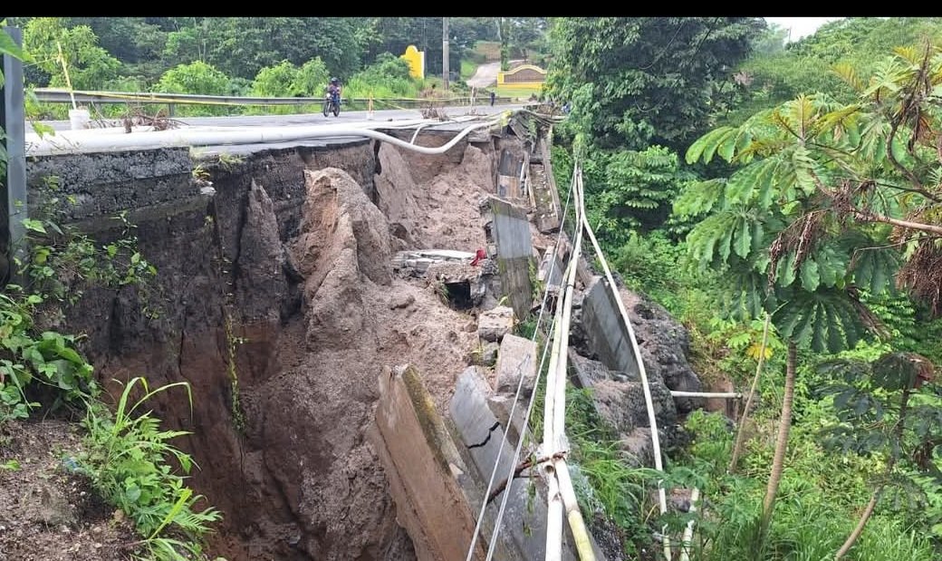Daños en el km 189 de la ruta Cito Zarco causan preocupación, pero el CIV asegura que trabajan para recuperare la vía. (Foto Prensa Libre: Tomada de @elvigilantextra)