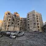 Daños en una zona israelí por el ataque de un misil iraní este martes, en Beersheba. (Foto Prensa Libre: EFE)